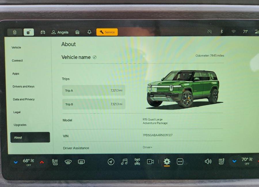 Salvage 2024 Rivian R1s Adventure in Green