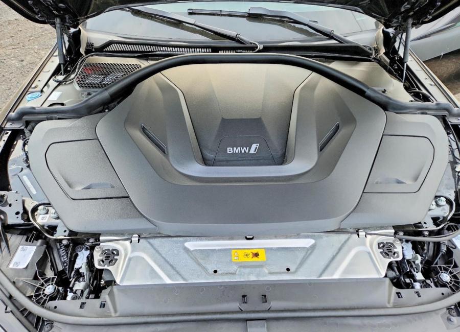 Salvage 2025 Bmw I4 M50 in Black