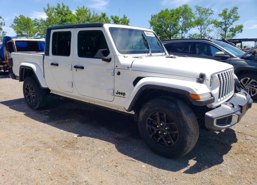 Salvage 2022 Jeep Gladiator  in White