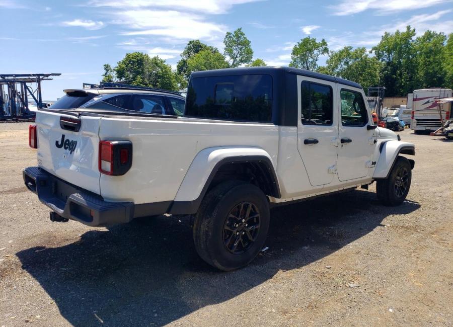 Salvage 2022 Jeep Gladiator  in White