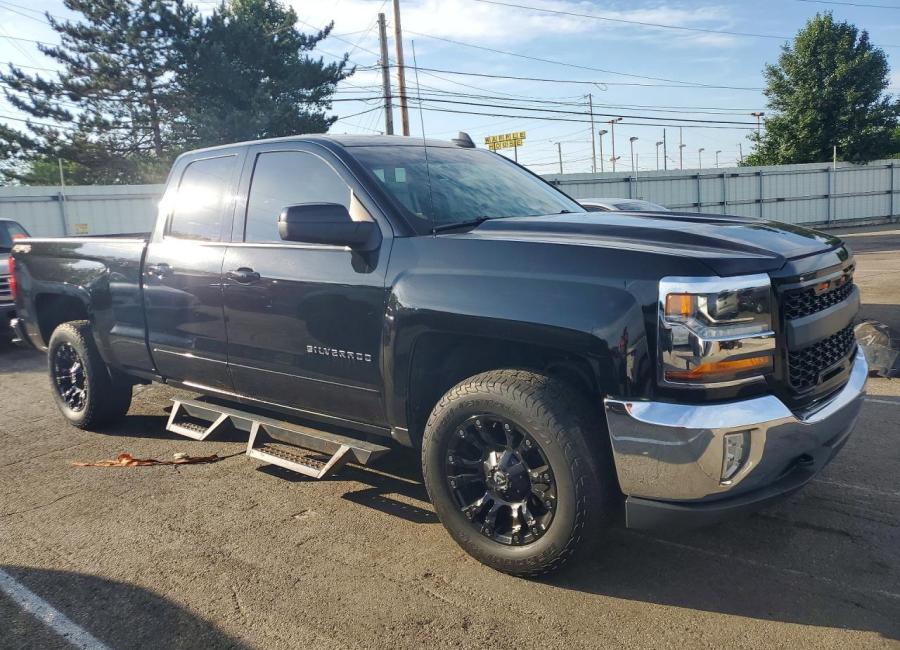 Salvage 2016 Chevrolet Silverado K1500 Lt in Black