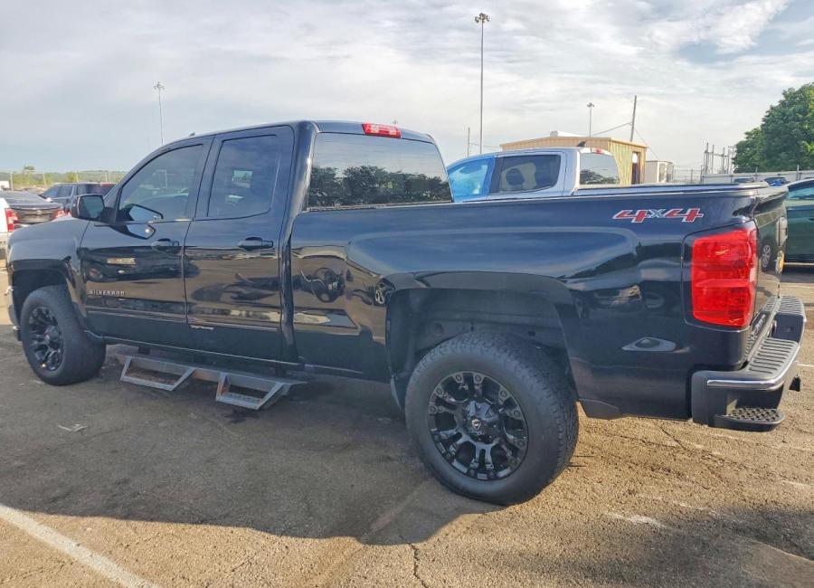 Salvage 2016 Chevrolet Silverado K1500 Lt in Black