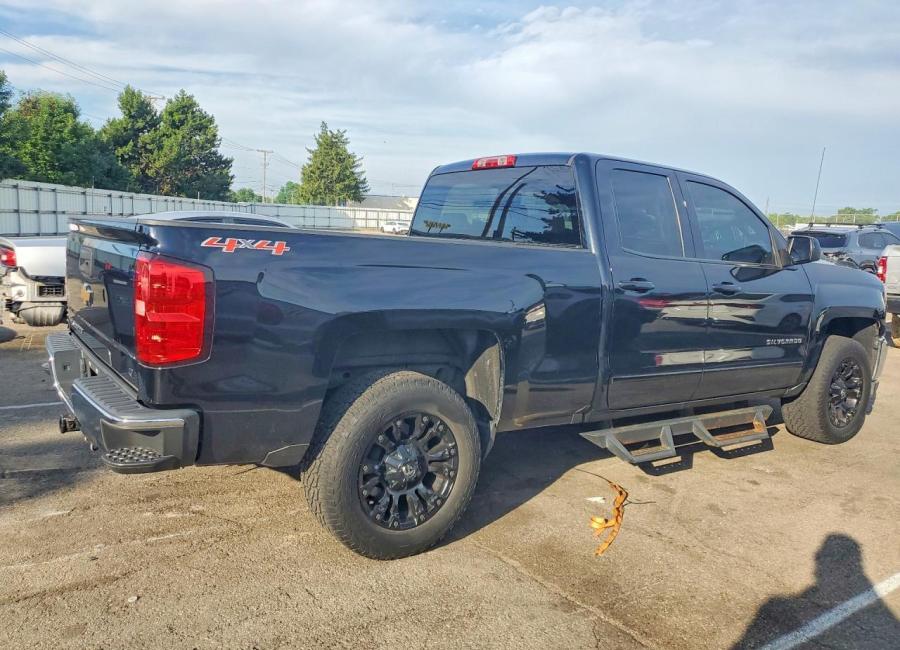 Salvage 2016 Chevrolet Silverado K1500 Lt in Black