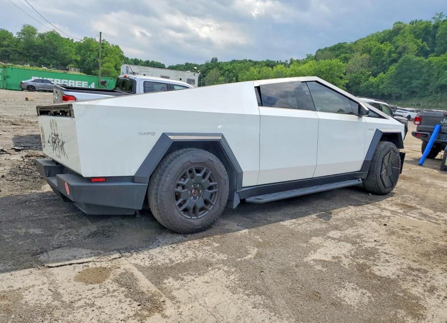 Salvage 2024 Tesla Cybertruck  in White