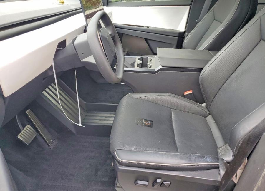 Salvage 2024 Tesla Cybertruck  in White