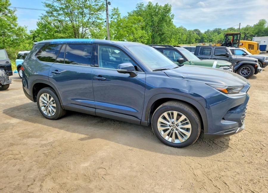 Salvage 2026 Toyota Grand Highlander Platinum in Blue