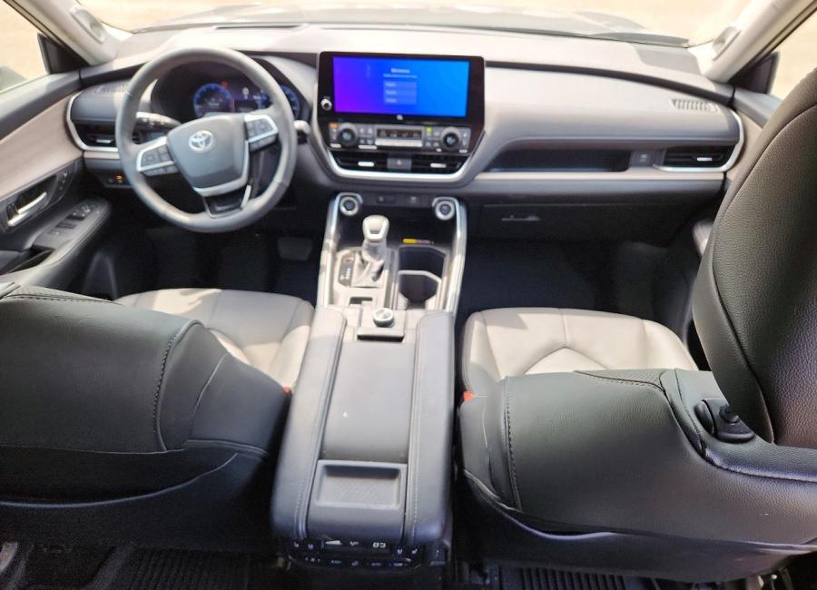 Salvage 2026 Toyota Grand Highlander Platinum in Blue