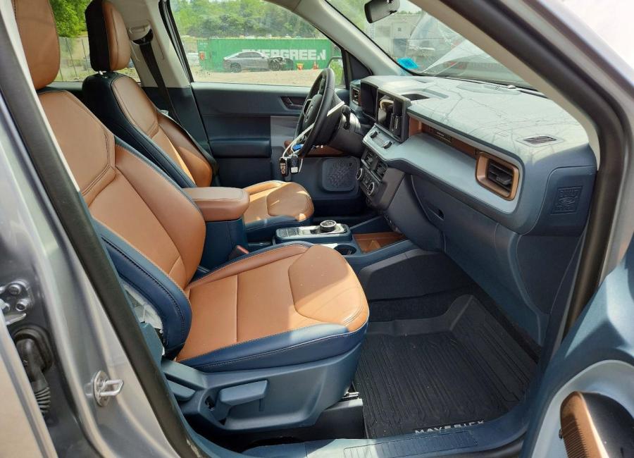 Salvage 2024 Ford Maverick Lariat in Silver