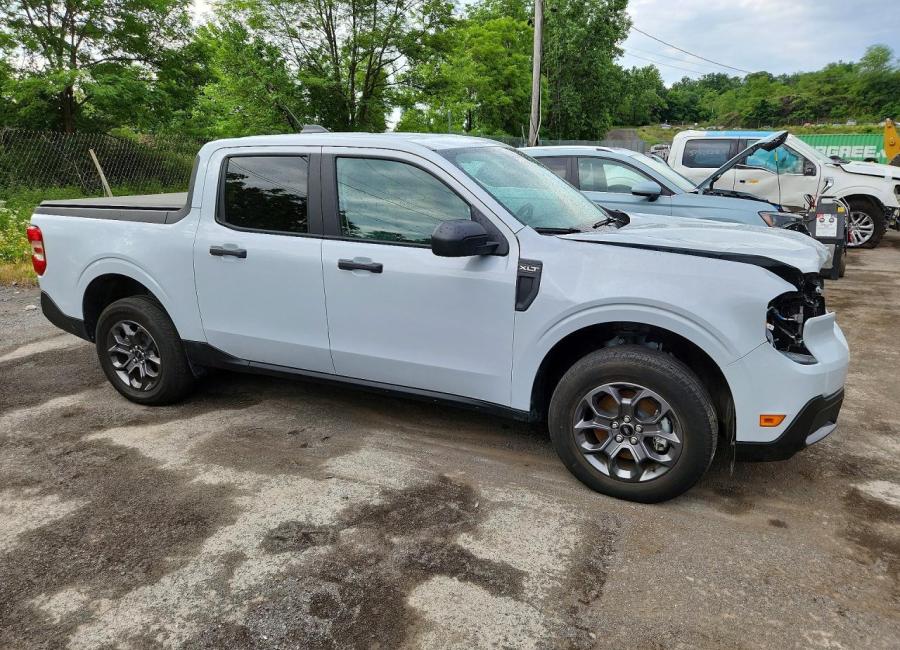 Salvage 2025 Ford Maverick Xlt in White