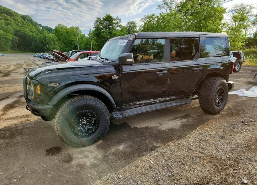 Salvage 2024 Ford Bronco Wildtrak in Black