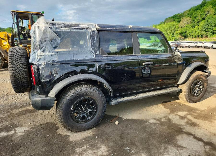 Salvage 2024 Ford Bronco Wildtrak in Black