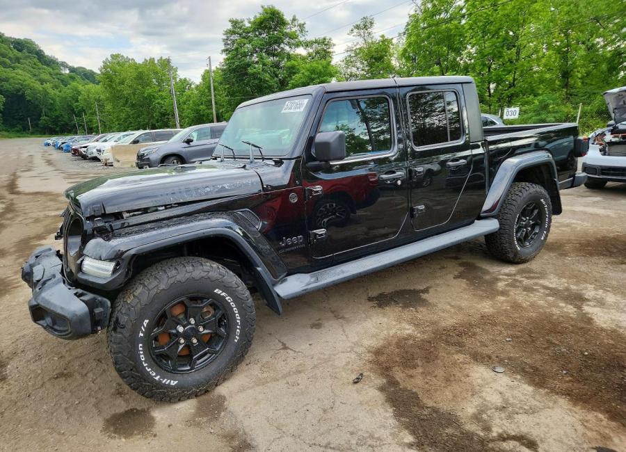 Salvage 2021 Jeep Gladiator  in Black