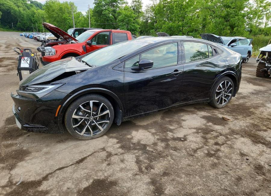 Salvage 2024 Toyota Prius  in 