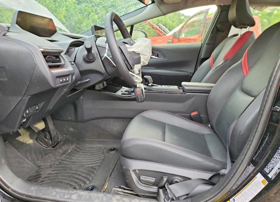 Salvage 2024 Toyota Prius  in 