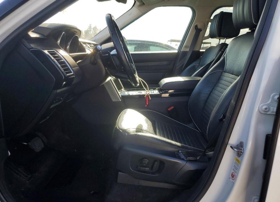 Salvage 2017 Land Rover Discovery Hse Luxury Tdsl in White