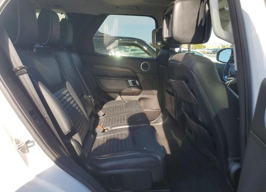 Salvage 2017 Land Rover Discovery Hse Luxury Tdsl in White