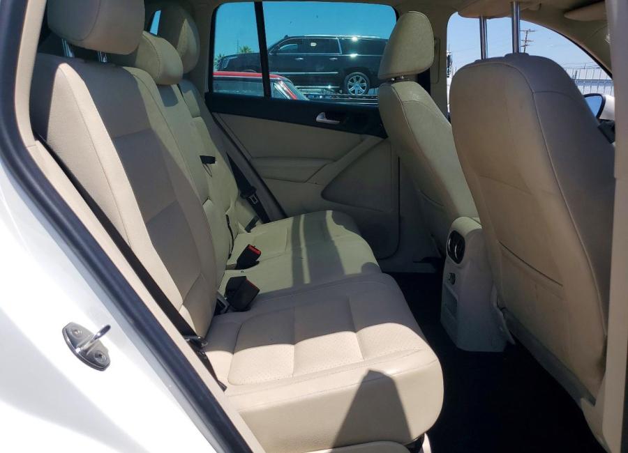 Salvage 2012 Volkswagen Tiguan Se in White