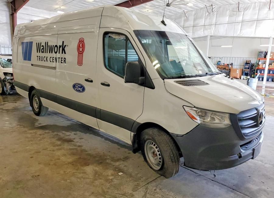 Salvage 2025 Mercedes-benz Sprinter 2500 Delivery Van in White