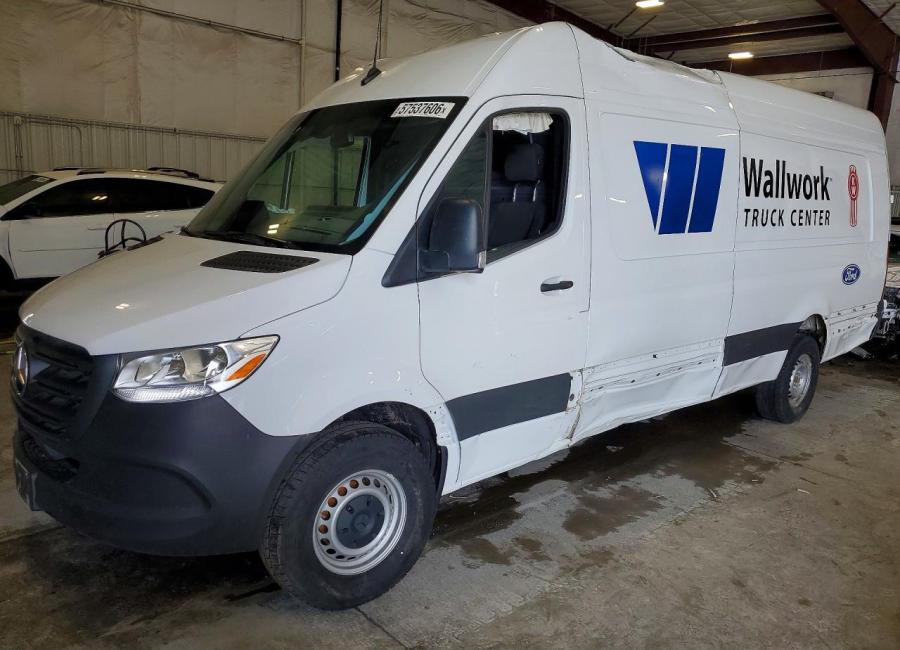 Salvage 2025 Mercedes-benz Sprinter 2500 Delivery Van in White