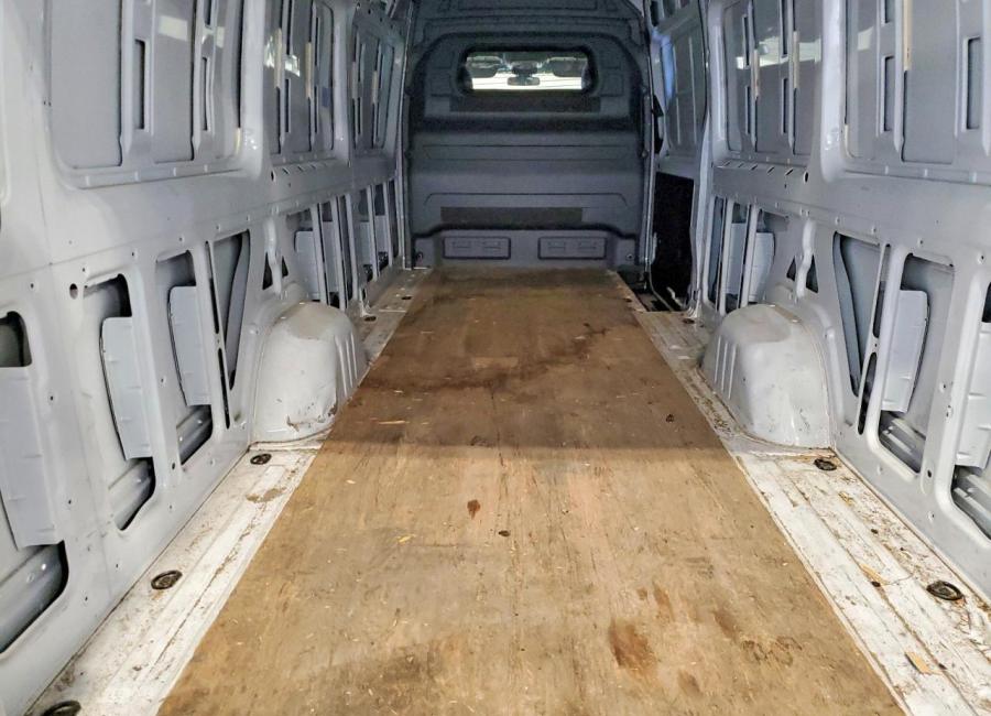 Salvage 2025 Mercedes-benz Sprinter 2500 Delivery Van in White