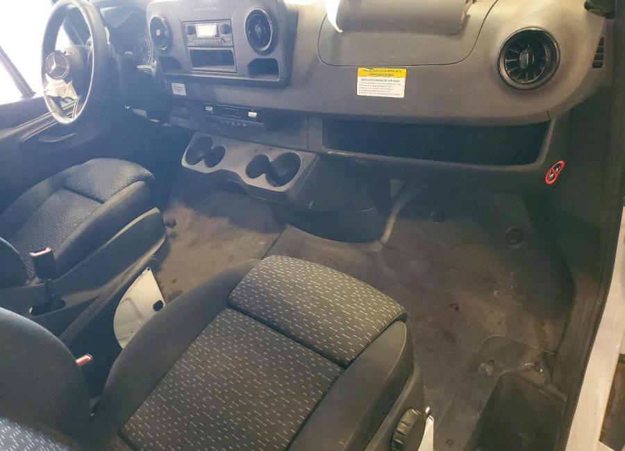 Salvage 2025 Mercedes-benz Sprinter 2500 Delivery Van in White
