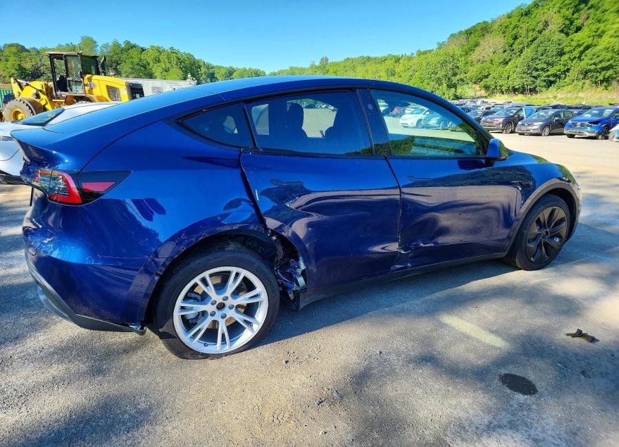 Salvage 2023 Tesla Model Y  in Blue