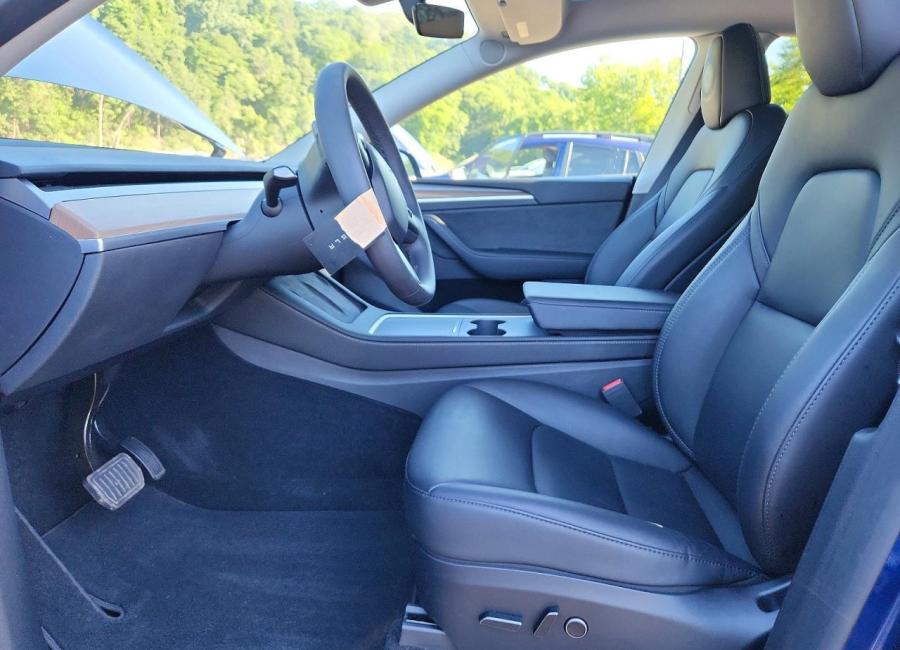 Salvage 2023 Tesla Model Y  in Blue