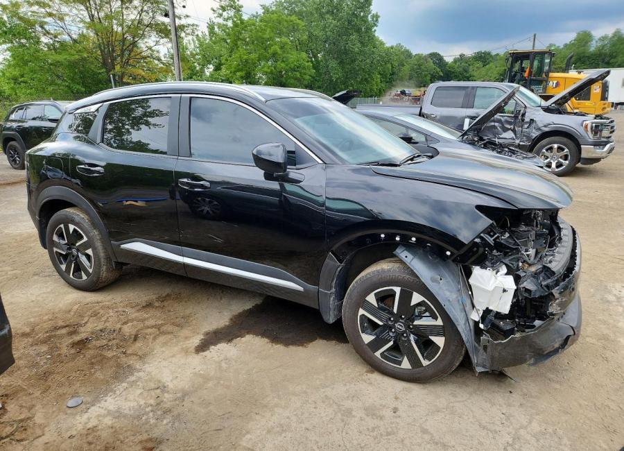 Salvage 2026 Nissan Kicks Sv in Black