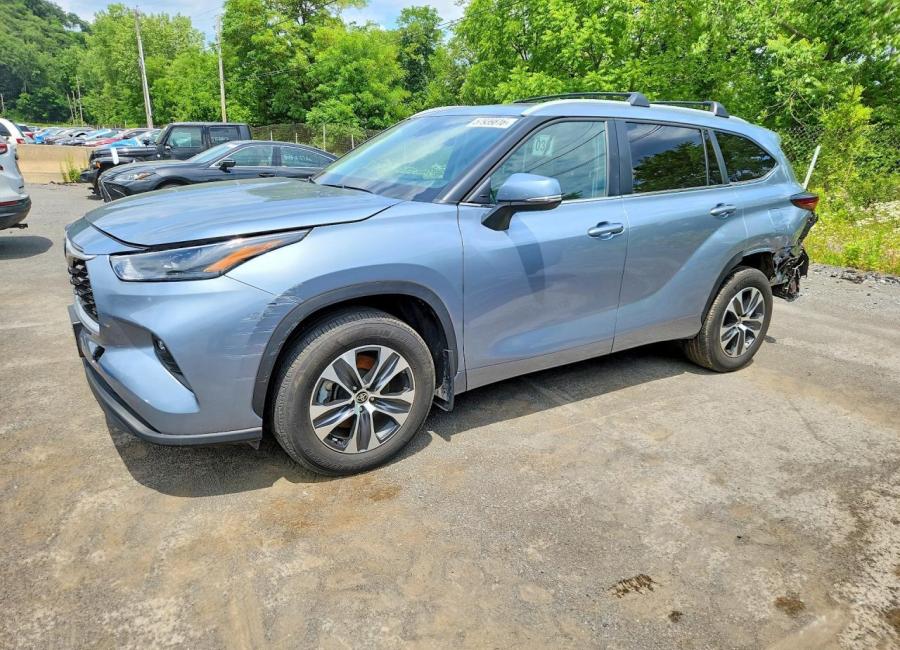 Salvage 2024 Toyota Highlander Xle in Gray