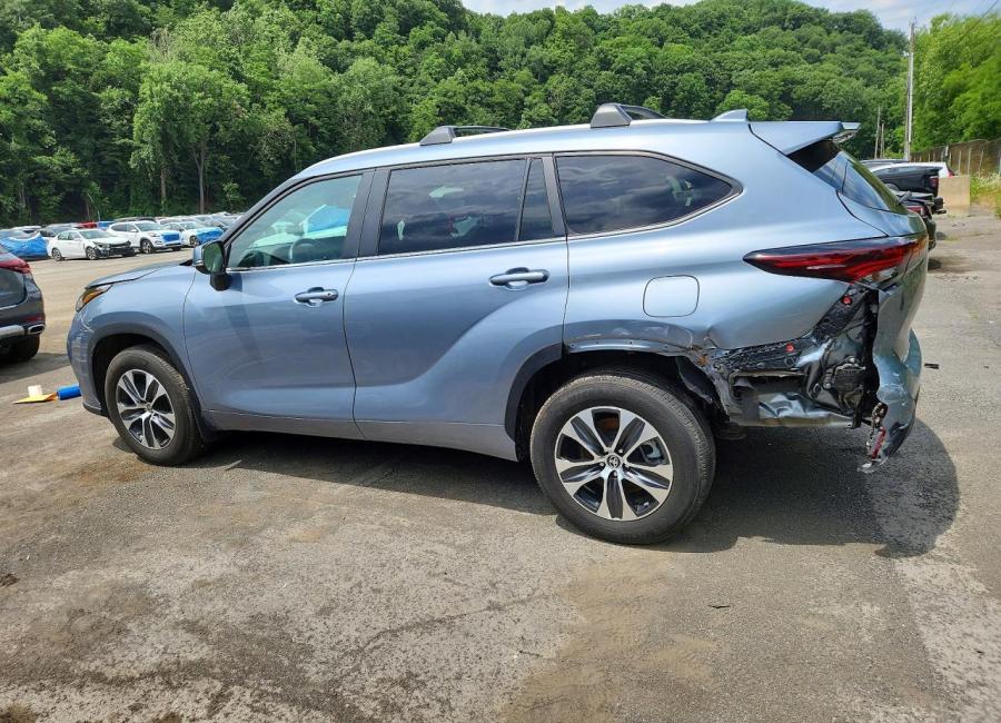 Salvage 2024 Toyota Highlander Xle in Gray