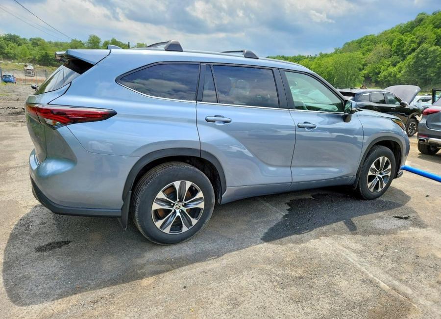 Salvage 2024 Toyota Highlander Xle in Gray