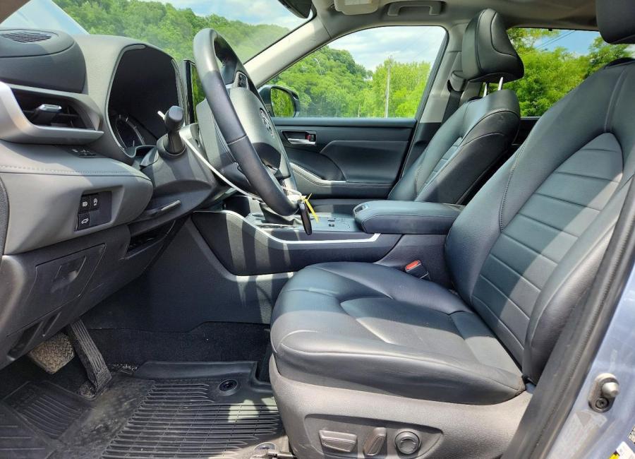 Salvage 2024 Toyota Highlander Xle in Gray