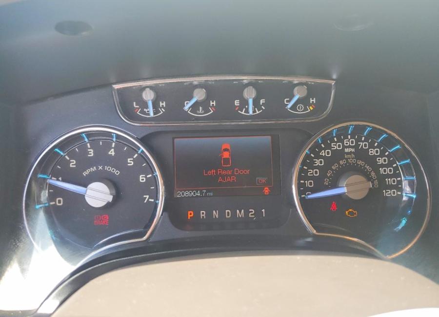 Salvage 2011 Ford F150 Lariat 5.0 in White
