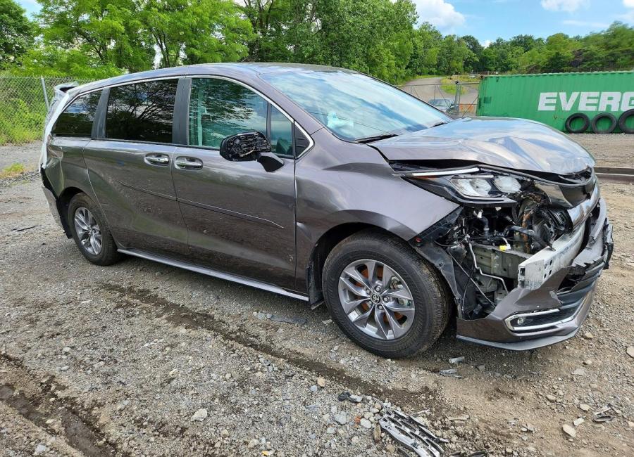 Salvage 2024 Toyota Sienna Xle in Gray
