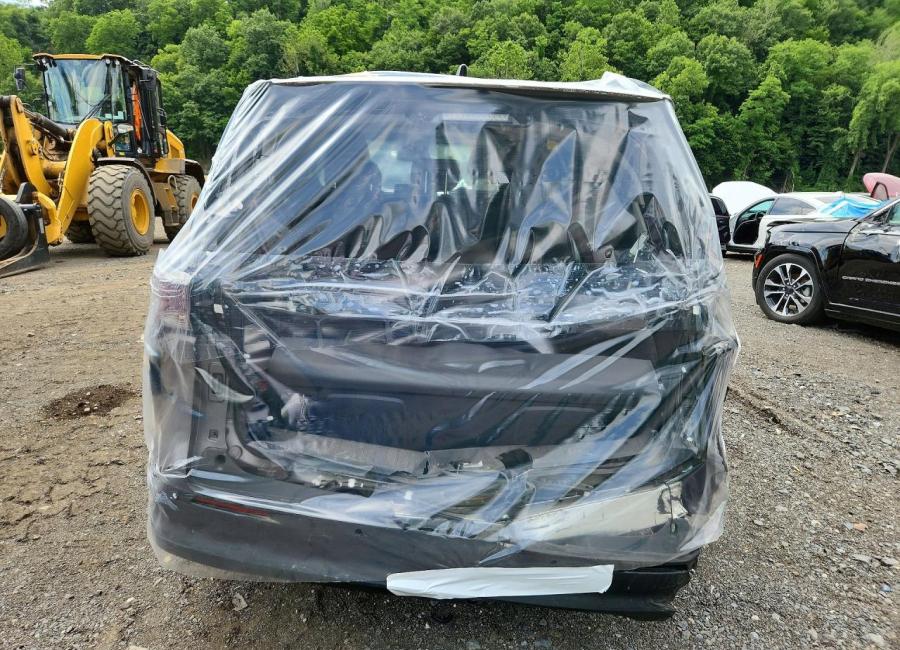 Salvage 2024 Toyota Sienna Xle in Gray