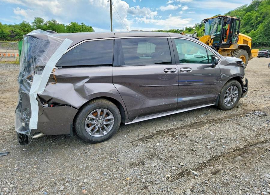 Salvage 2024 Toyota Sienna Xle in Gray