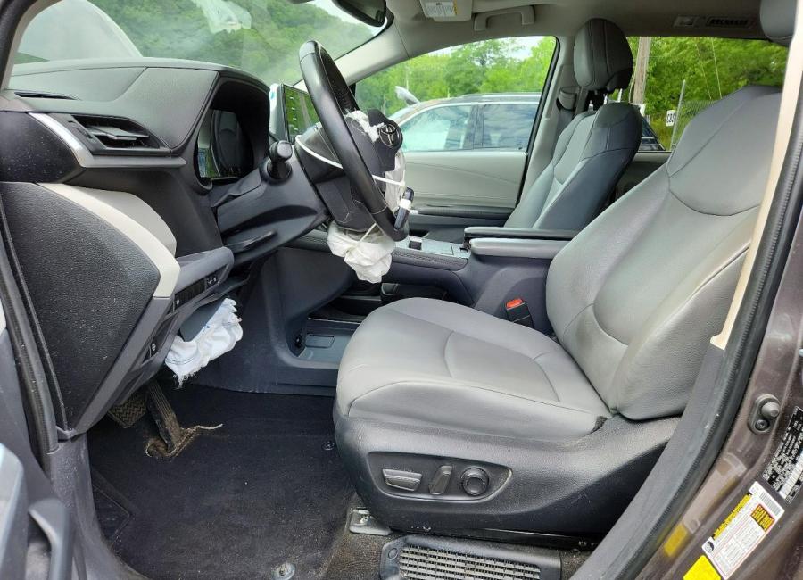 Salvage 2024 Toyota Sienna Xle in Gray