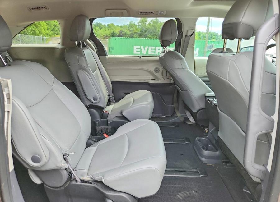 Salvage 2024 Toyota Sienna Xle in Gray