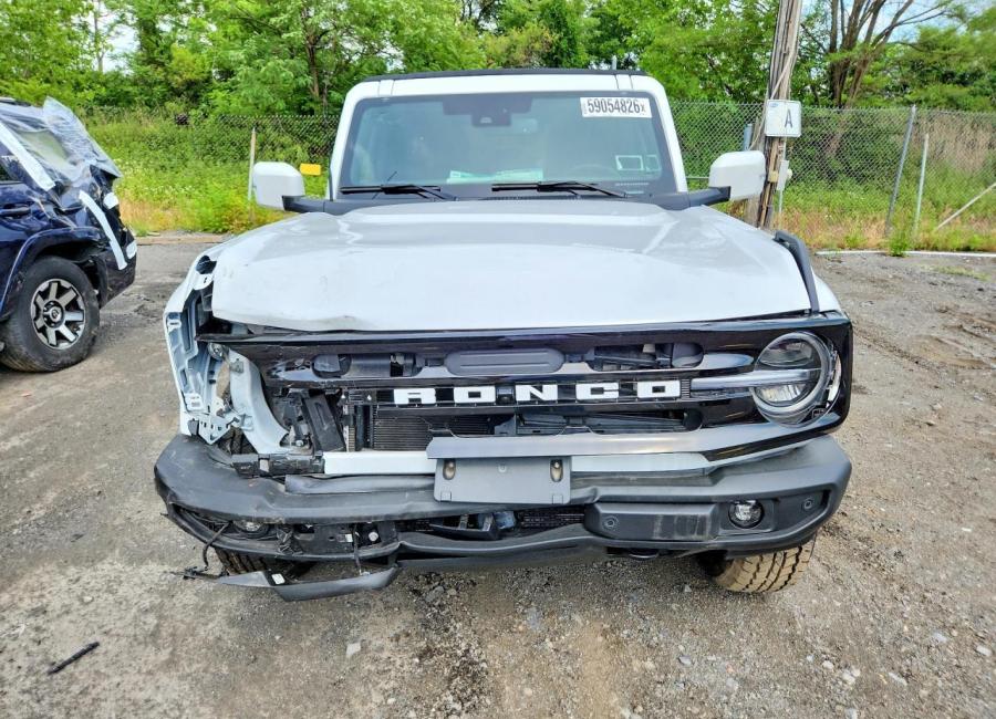Salvage 2025 Ford Bronco Outer Banks in White
