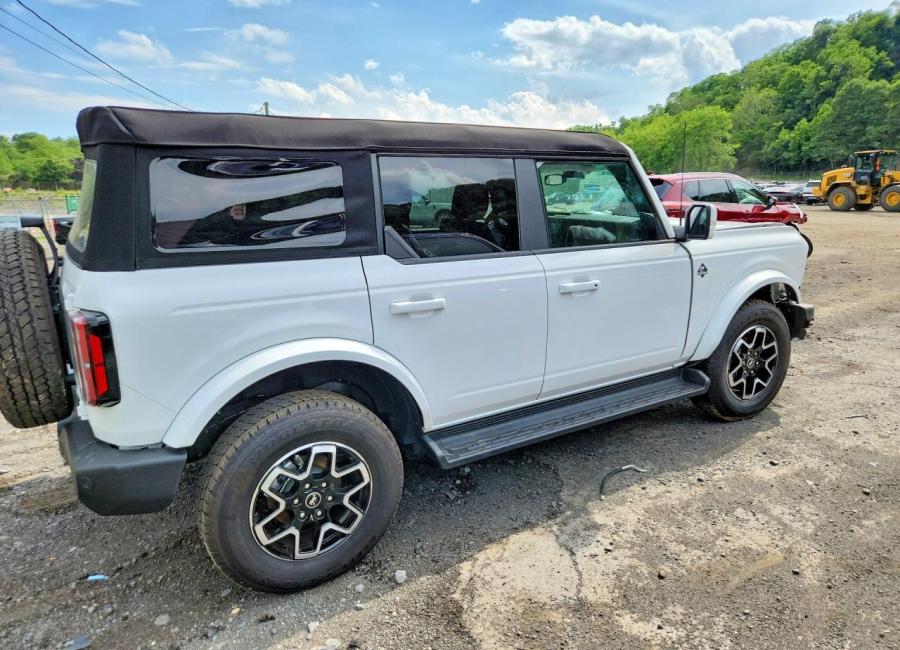Salvage 2025 Ford Bronco Outer Banks in White