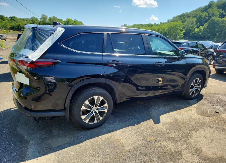 Salvage 2026 Toyota Highlander Xle in Black