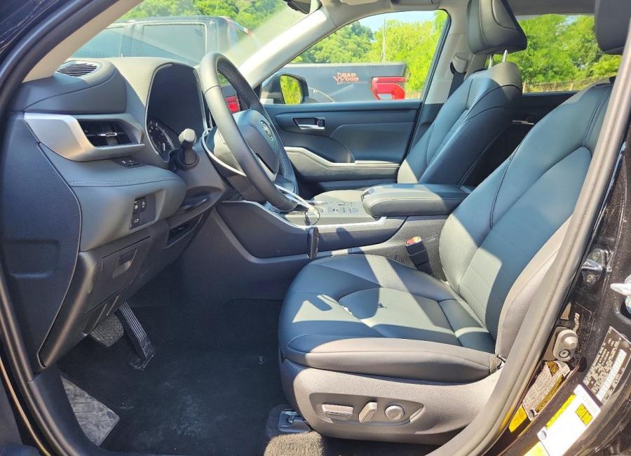 Salvage 2026 Toyota Highlander Xle in Black