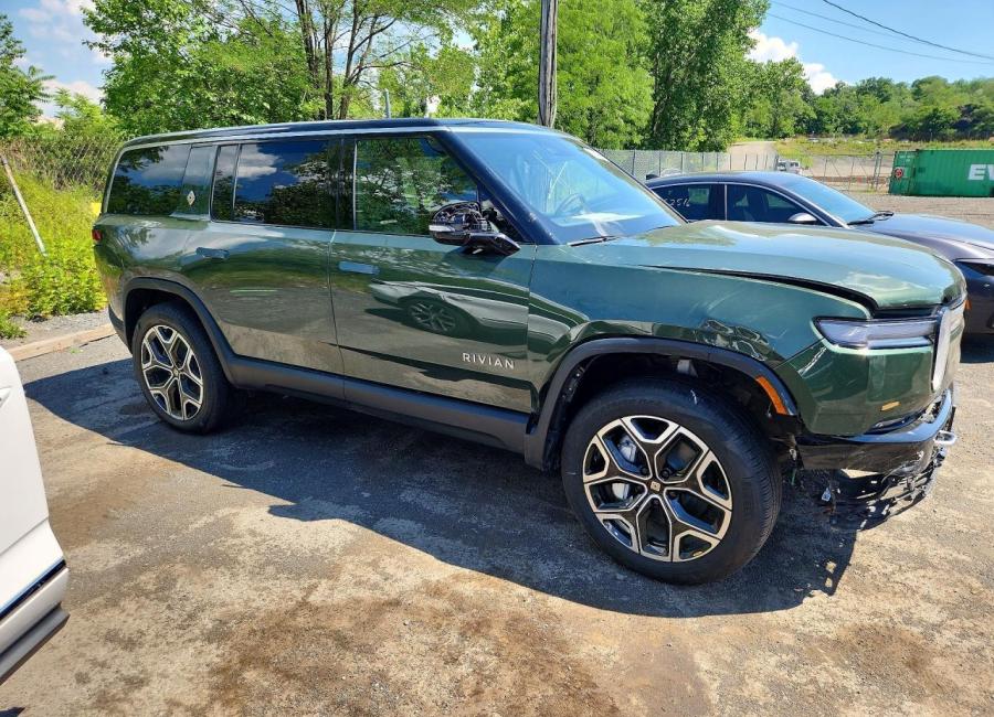 Salvage 2026 Rivian R1s Adventure in Green