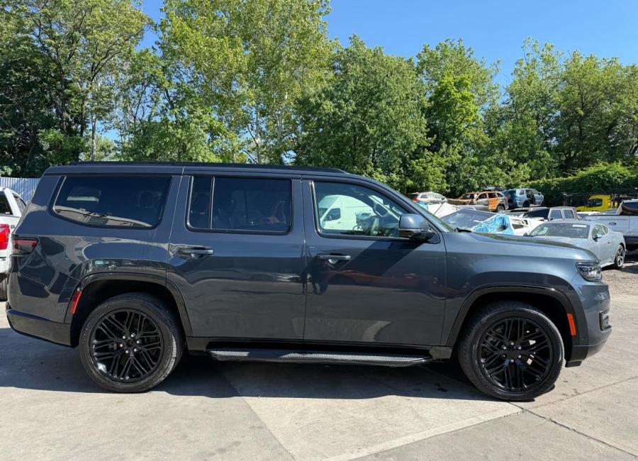 Salvage 2022 Jeep Wagoneer Series I in Gray