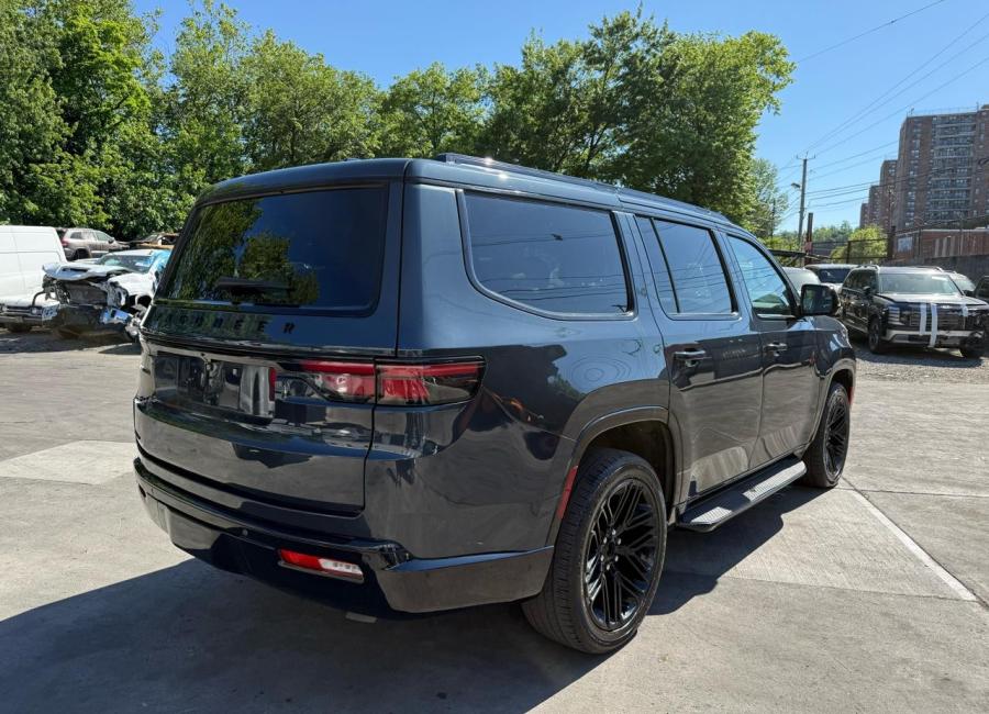 Salvage 2022 Jeep Wagoneer Series I in Gray