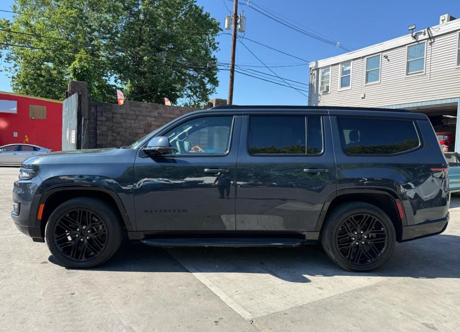 Salvage 2022 Jeep Wagoneer Series I in Gray