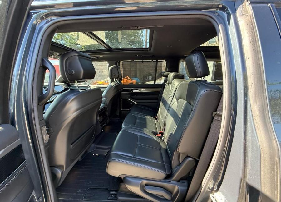 Salvage 2022 Jeep Wagoneer Series I in Gray