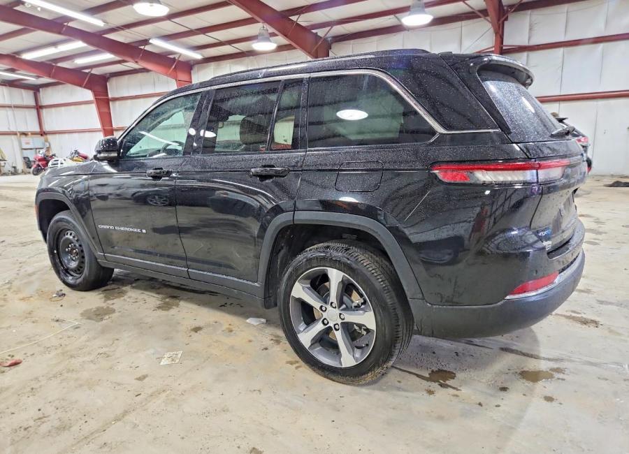 Salvage 2023 Jeep Grand Cherokee Limited in Black