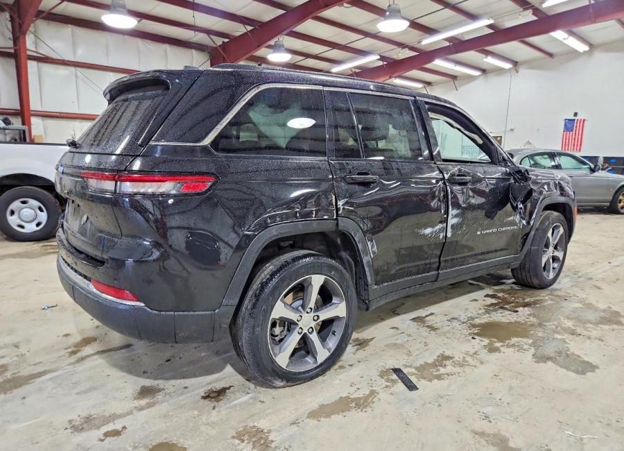 Salvage 2023 Jeep Grand Cherokee Limited in Black