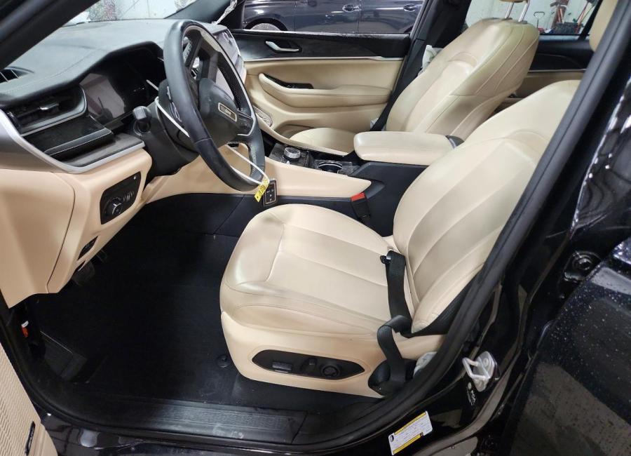 Salvage 2023 Jeep Grand Cherokee Limited in Black